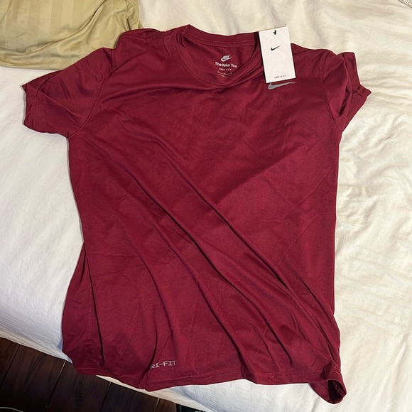 nike t shirt - Picture 1 of 2